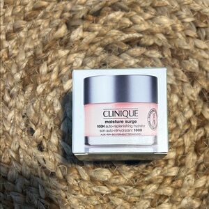 Clinique Moisture Surge Hydrator - Pink and Silver